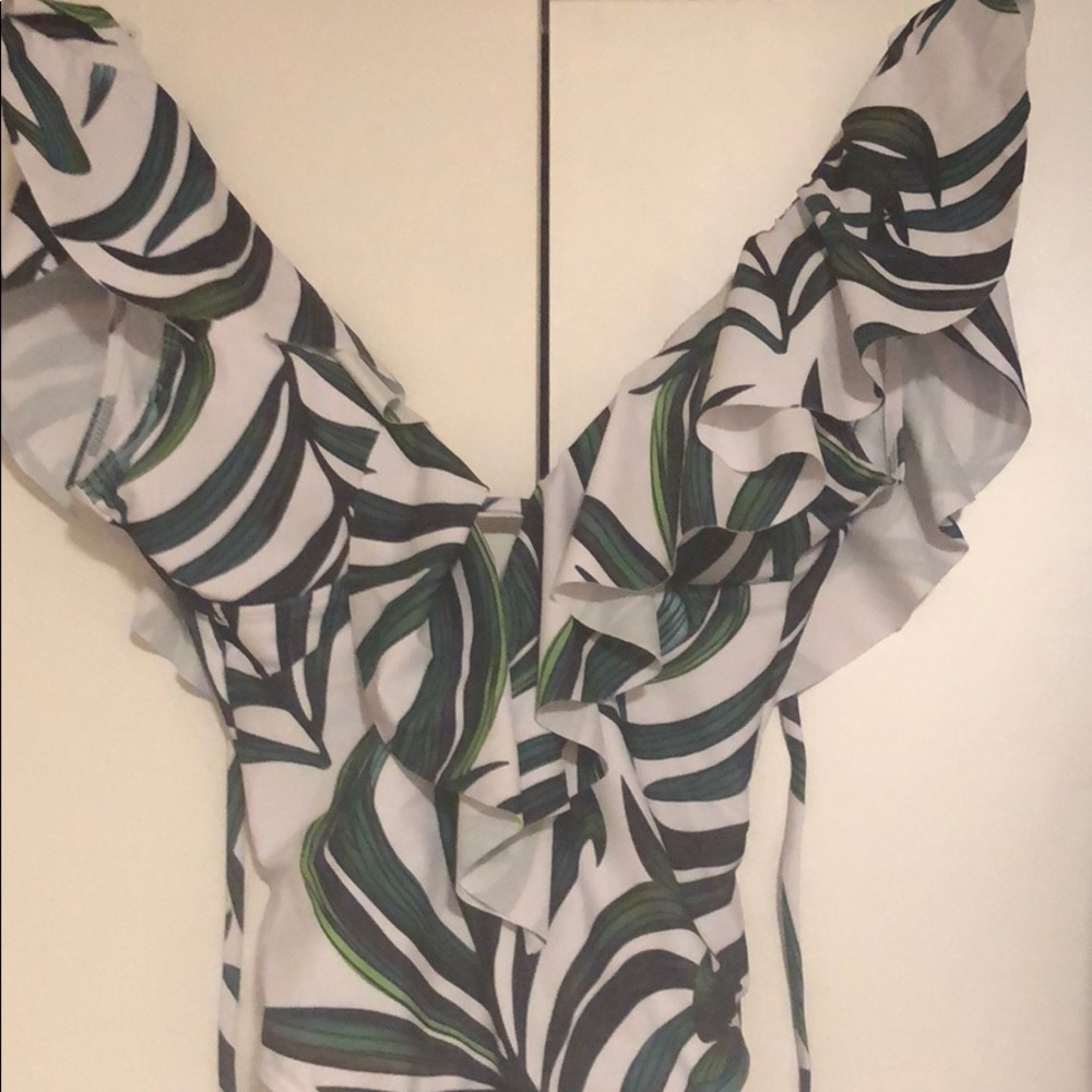 🔥1 Medium Left 🔥Sexy Baithing Suit - Picture 3 of 4